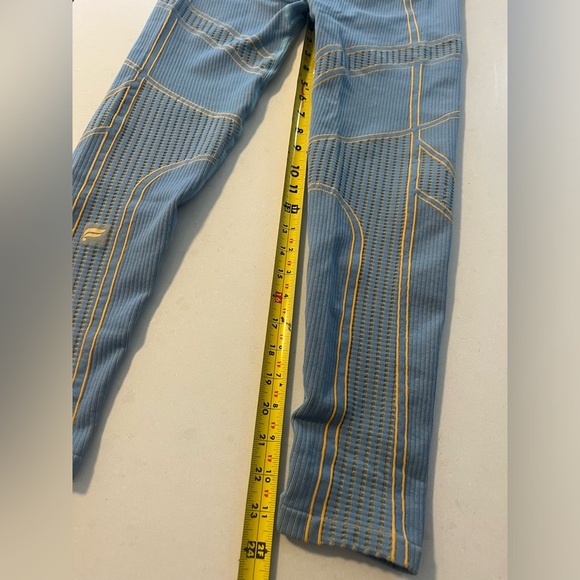 Fabletics Seamless High-waisted compressive legging - Picture 5 of 6